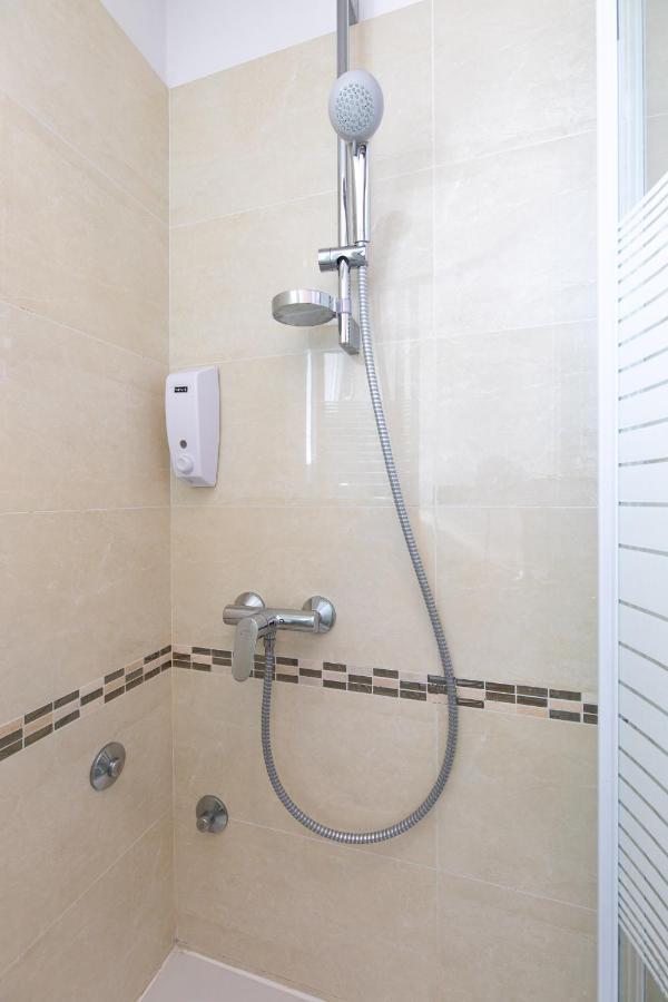 Apartmani Braut Kornić Kültér fotó